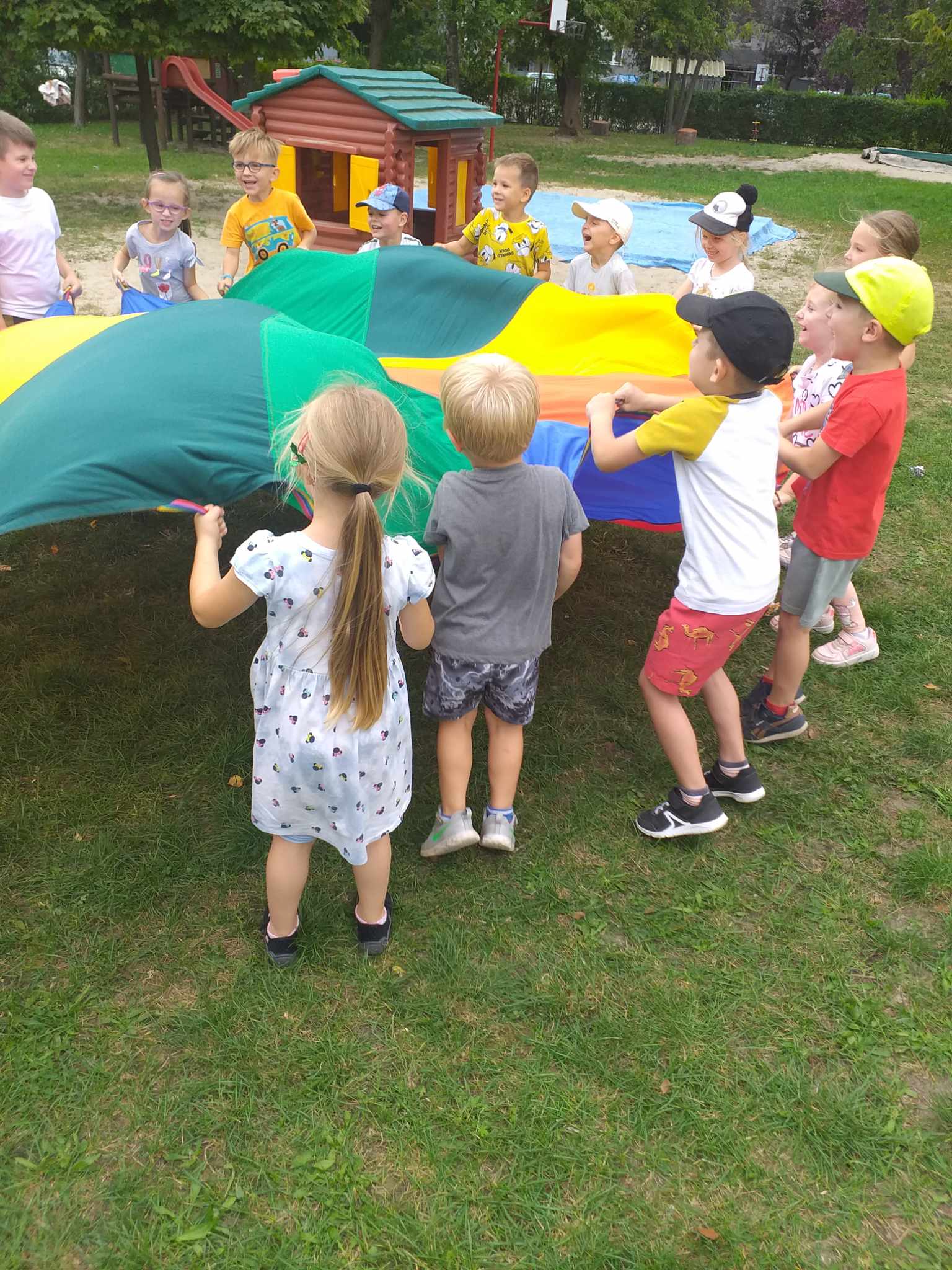 ,,Biedronkowe' zabawy w ogrodzie przedszkolnym