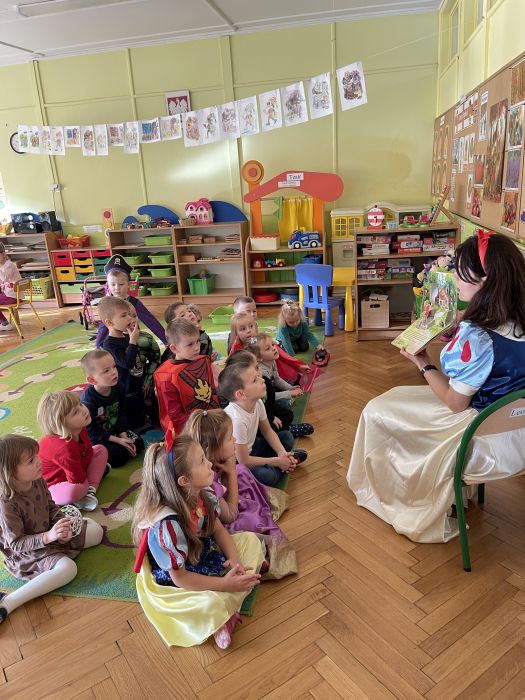 Dzień Postaci z Bajek w grupie Biedronki